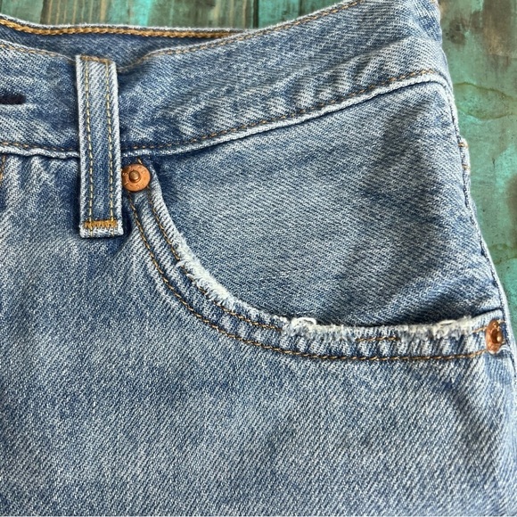 Levi’s 501 Cut off Shorts Size 25 100% Cotton Raw Hem Button Fly Clasic Festival - Picture 6 of 14